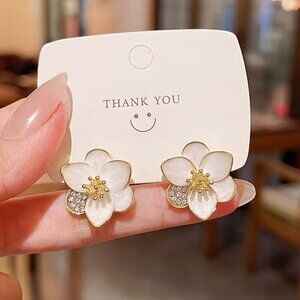 Vintage inspired Enamel Flower Floral Rhinestone Crystal Stud Fashion Earrings